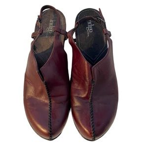 10M. Indigo by Clark’s Brown Slingbacks.